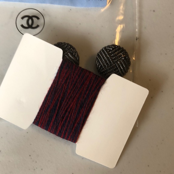 Chanel Buttons - Picture 3 of 7